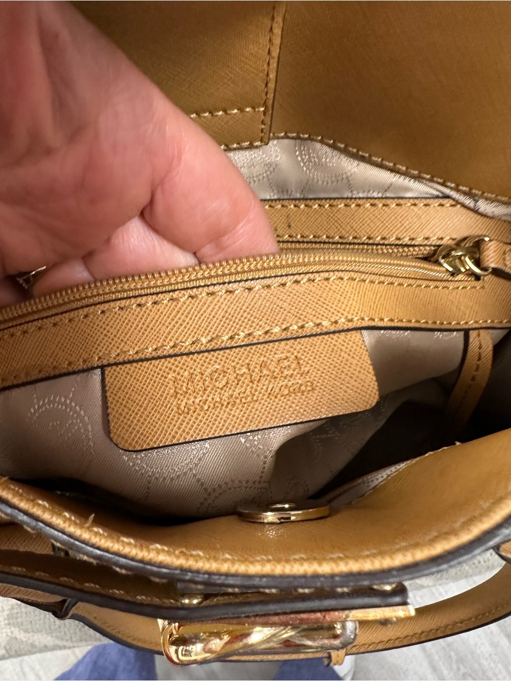 Michael Kors Hamilton East West Satchel Crossbody Bag Camel Saffiano Leather - Picture 11 of 11